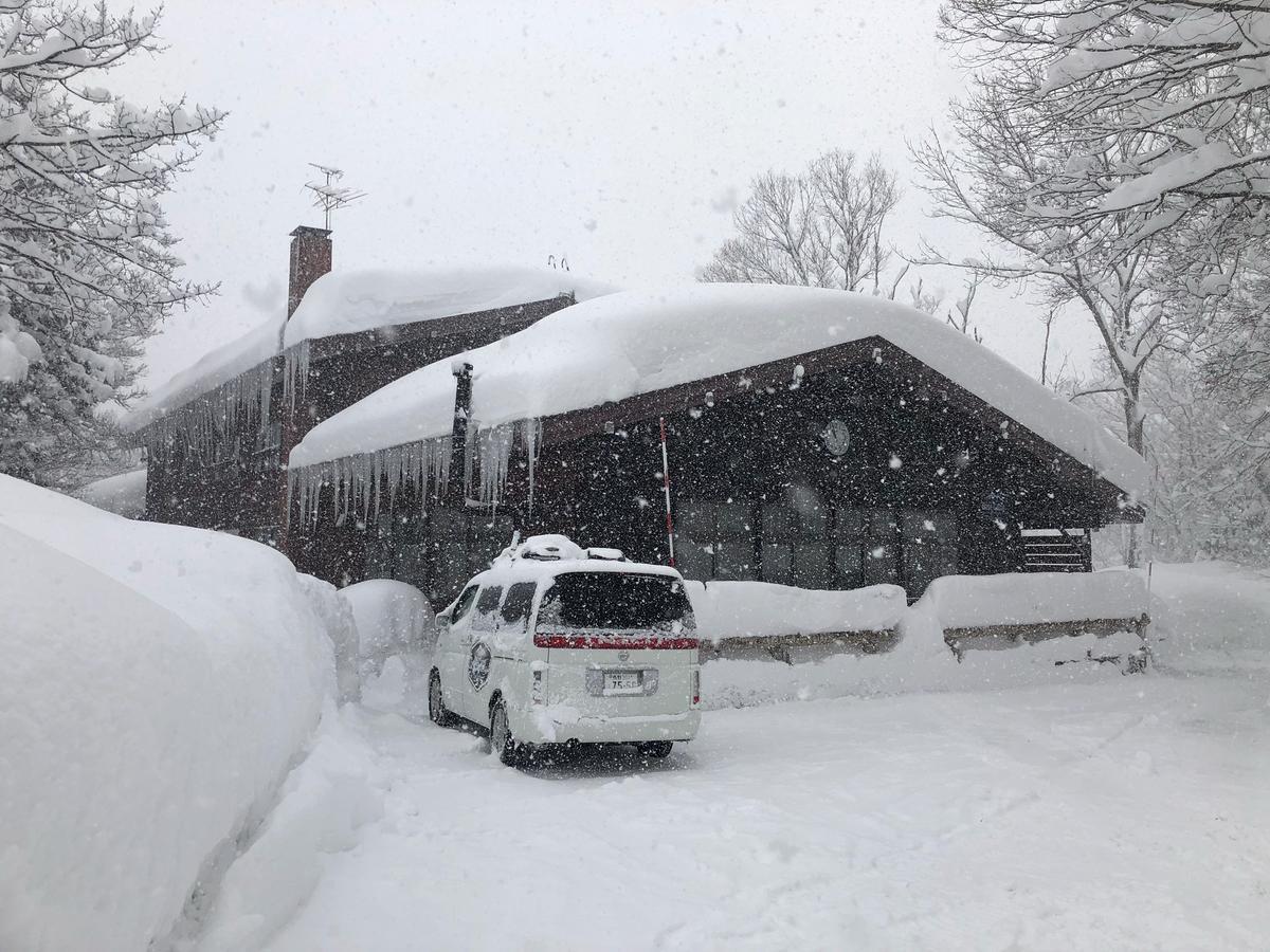 Base Camp The Lodge ميوكو المظهر الخارجي الصورة