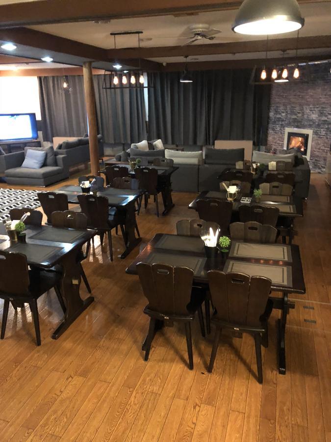 Base Camp The Lodge ميوكو المظهر الخارجي الصورة